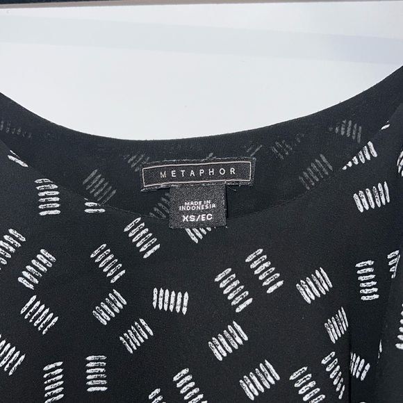 CLEARANCE Metaphor B&W Top - Picture 3 of 6